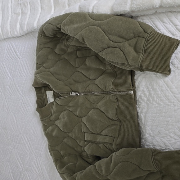 Abercrombie crop bomber jacket - Picture 2 of 3